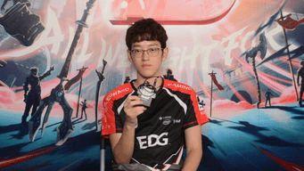 吃瓜edg成人禮,吃瓜盛宴見證電競新星的蛻變