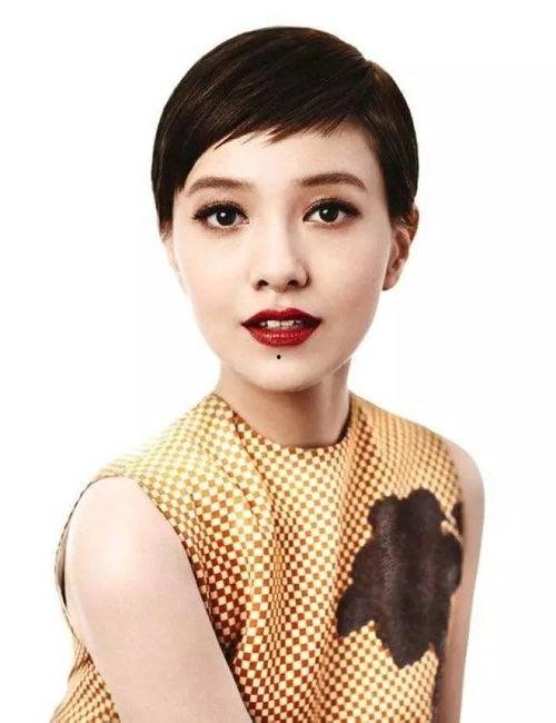 短頭發(fā)唱歌的女明星,歌聲繞梁——揭秘短發(fā)女明星的獨特風采